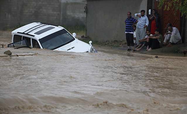 Tips: Driving Through Rain-Flood Water 2